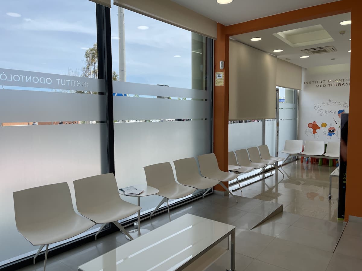 Recepción clínica dental Abaden en Sant Andreu de la Barca