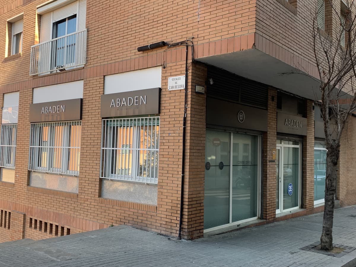 Fachada clínica dental Abaden Barcelona | Vall d´Hebron