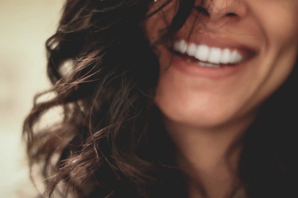 ¿Por qué se mueven los dientes?