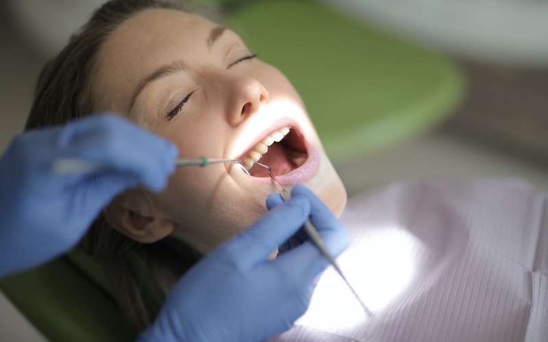 ¿Cuál es el precio de un empaste dental? ¿De qué depende este importe?